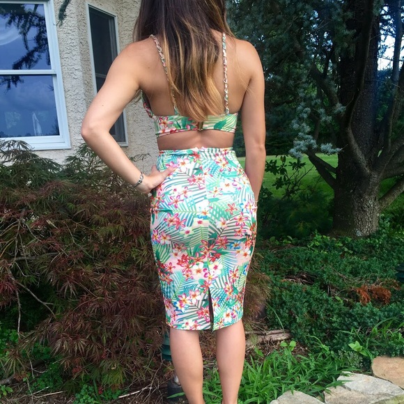 Peach Floral Top & Skirt Set - Picture 4 of 7